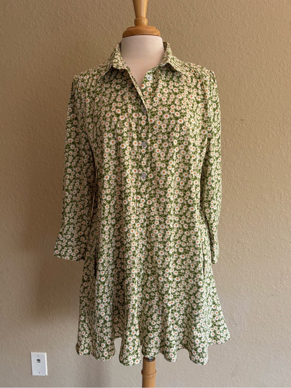 Duffield Lane Iris Dress In Green Daisies